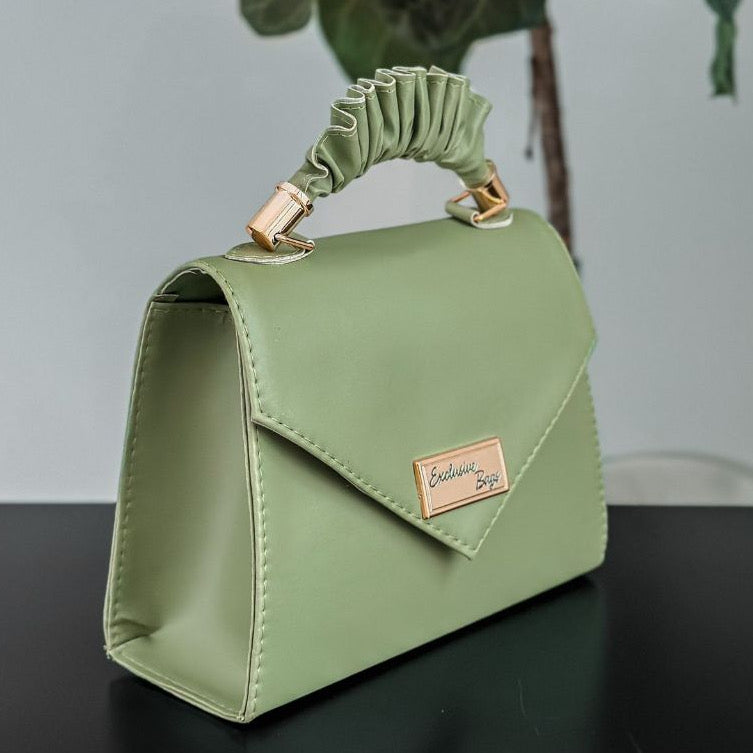 Bolsa Feminina Estruturada com Alça Dourada – Exclusive Bags